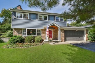 1247 Golf Cir, Wheaton, IL 60189