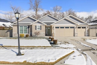 3833 Arizona Dr, Medford, OR 97504