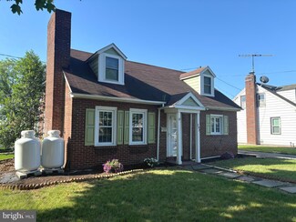 202 Locust St, New Holland, PA 17557