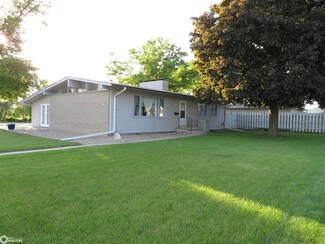 507 W Meadow Ln, Marshalltown, IA 50158