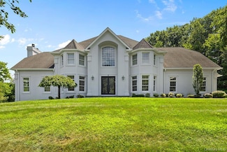 4 Beaver Pond Ct, Stony Point, NY 10980