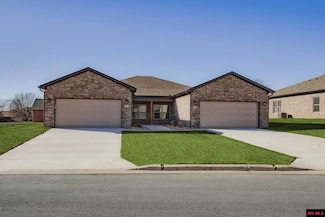 322 Turnberry Ct, Mountain Home, AR 72653