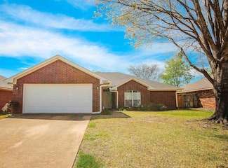 10813 Southern Trace Cir, Flint, TX 75762