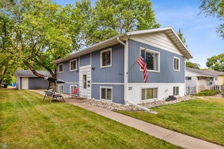 217 21st St S, Fargo, ND 58103