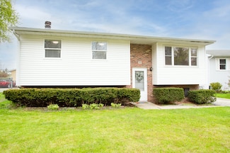 369 Maplewood Dr, Antioch, IL 60002