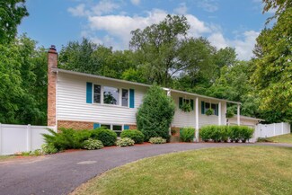 5221 Michaele Ln, Minnetonka, MN 55345