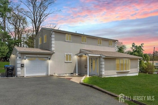 17 Thomas Rd, East Brunswick, NJ 08816