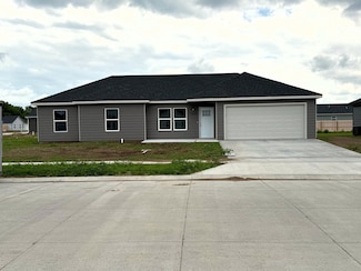 1218 Harbor Dr, Salina, KS 67401