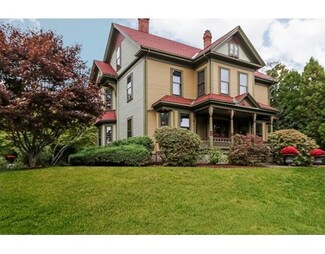 8 Spring St, Essex, MA 01929
