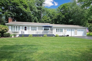4 White Birch Dr, Guilford, CT 06437
