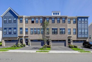 34 Augustus Dr, Middletown, NJ 07748