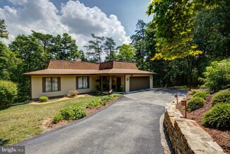 907 Lakeview Dr, Cross Junction, VA 22625