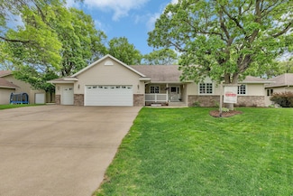 632 N Pine St, Royalton, MN 56373
