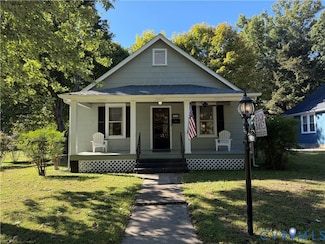 409 5th St, Blackstone, VA 23824