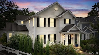2 Midpark Ln, Saint Louis, MO 63124