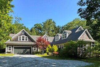 201 Bay View St, Camden, ME 04843