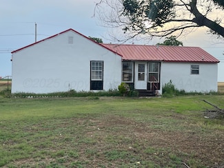 902 Avenue J, Sunray, TX 79086
