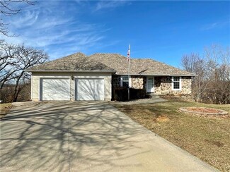1902 6th Street Ct, Knob Noster, MO 65336