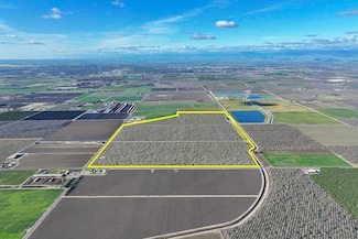 3012 N Oakmore Rd, Tulare, CA 93274