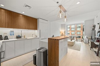 1000 Maxwell Ln Unit 10G, Hoboken, NJ 07030