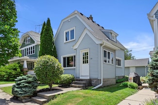 3265 S Swain Ct, Milwaukee, WI 53207