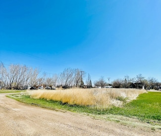 1301 Pennsylvania St, Chinook, MT 59523