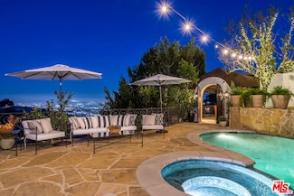 8149 Mannix Dr, Los Angeles, CA 90046