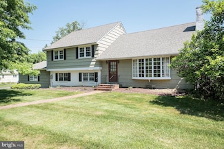16 Lochatong Rd, Ewing, NJ 08628