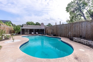 1819 Peavy Rd, Dallas, TX 75228