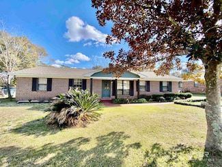 122 E Kennedy Cir, Monroeville, AL 36460