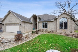 2909 Painted Leaf Dr, Crown Point, IN 46307
