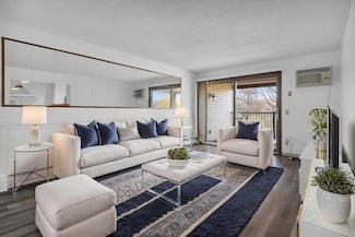 10720 Rockford Rd Unit 215, Plymouth, MN 55442