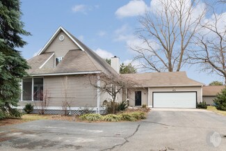 812 Graafschap Rd, Holland, MI 49423