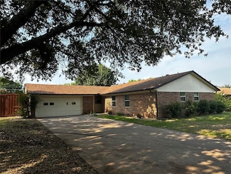 111 Gregory Dr, Rockwall, TX 75032