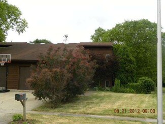 2033 Monday Dr, Elgin, IL 60123