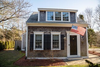 28 Old Church St, Yarmouth Port, MA 02675