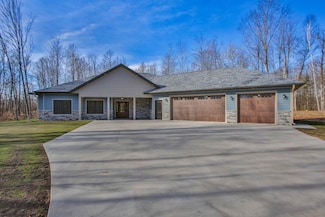 620 Lances Cir, Hatley, WI 54440