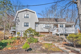 4 Rosewood Ln, Boonton, NJ 07005