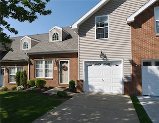 1065 Duncan Ln, Pittsburgh, PA 15236