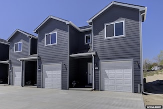 612 Badger Ln, Mills, WY 82644