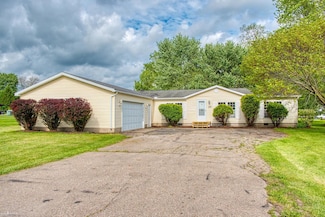 3490 Luce Rd, Flushing, MI 48433