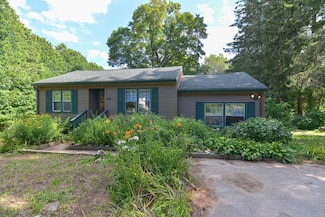 69 Stafford Rd, Holland, MA 01521