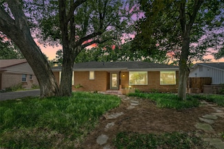 7059 Town Dr N, Dallas, TX 75231