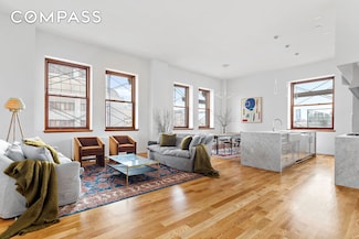 305 2nd Ave Unit 902, New York, NY 10003
