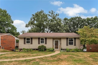 15 Woody Crest Dr, Pittsburgh, PA 15234