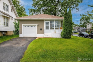 84 Kossuth St, Piscataway, NJ 08854