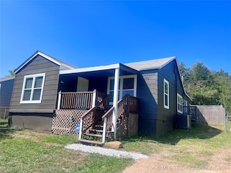 1110 W Merrick St, Henryetta, OK 74437