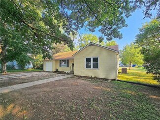 238 E 2nd Ave, Garnett, KS 66032