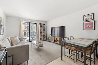 205 Huron St Unit 2B, Brooklyn, NY 11222