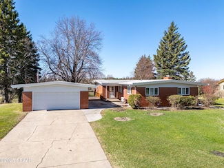 118 Golf Terrace Dr, Crookston, MN 56716